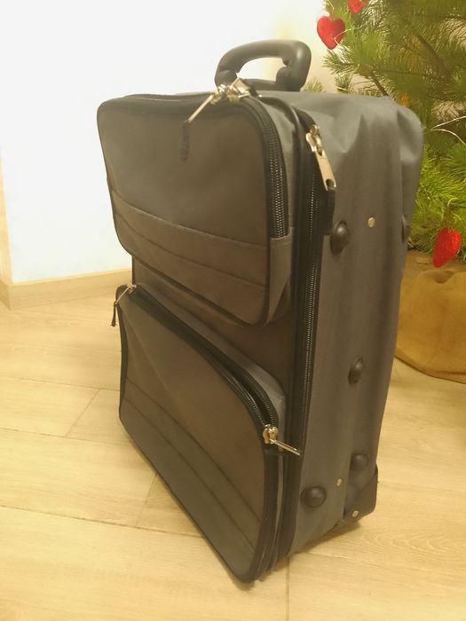 Продаю зручну тканинну  валізу