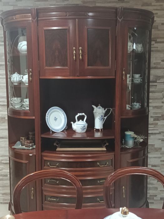 Sala jantar em mogno com raiz de nogueira