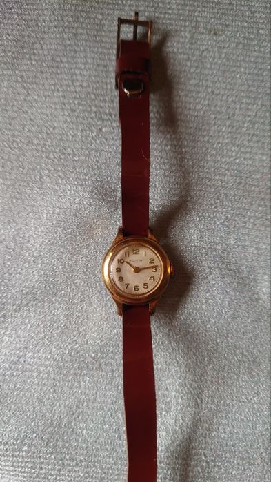 Жіночий наручний годинник Волга