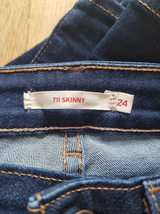 Levi’s 711 Skinny – W24