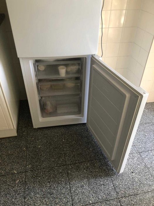 PARA DESPACHAR: Frigorífico Kunft