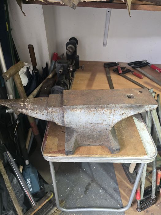 Stare kowadło jadnorożne ok. 80 kg.