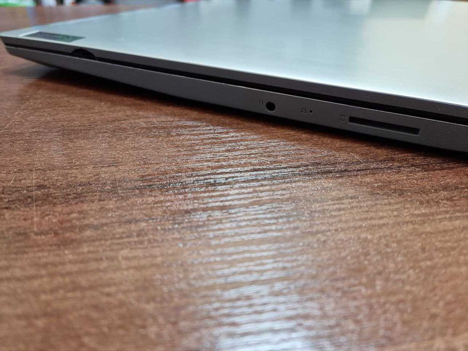 Ноутбук Lenovo IdeaPad 3 15IIL05 з частковим дефектом