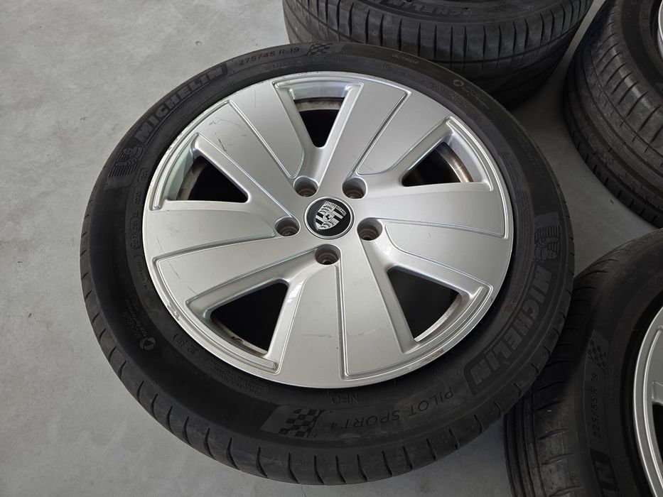 Jantes Originais com Pneus Porsche Taycan Michelin Pilot Sport 4 225/55 R19 e 275/45 R19