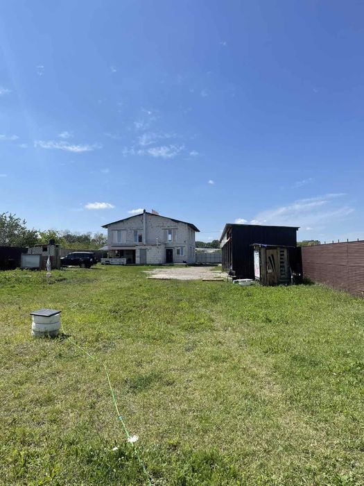 Продам дом 2этажа.330м.кв.