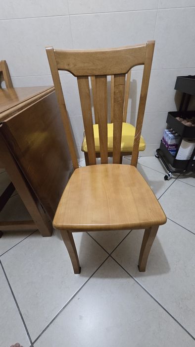 Mesa de jantar com 4 cadeiras