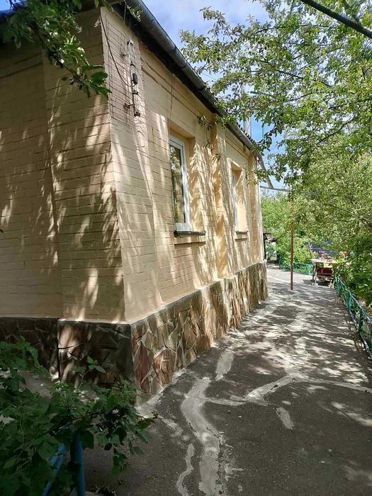 Продаж частини будинку з окремим двором !!!