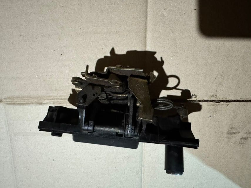 Замок кришки багажника (ляди) Volkswagen T4 1990-2003