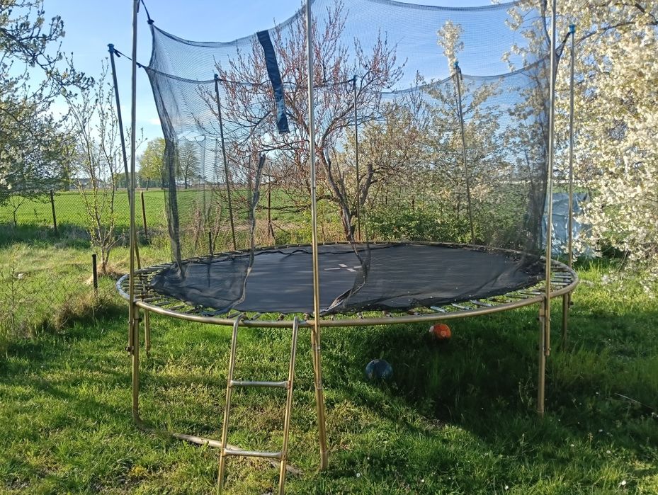Trampolina ogrodowa
