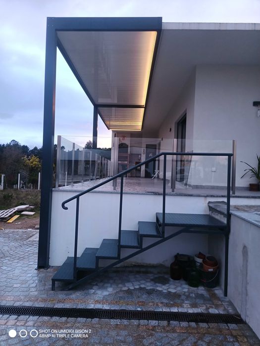PERGOLAS BIOCLIMATICAS COM LAMINAS MOTORIZADAS