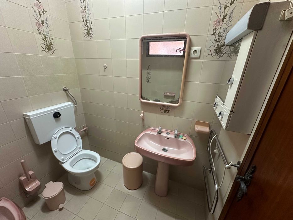 Quarto em T4 mobilado — Centro (junto à Escola de Saúde / CVP)