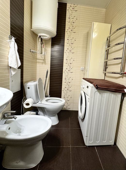 Продам велику та сонячну 2 кімнатну квартиру