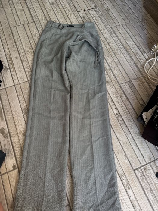 Жіночі класичні прямі брюки сірого кольору Oodji