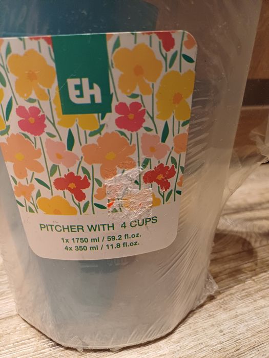 Dzbanek kubki plastikowe