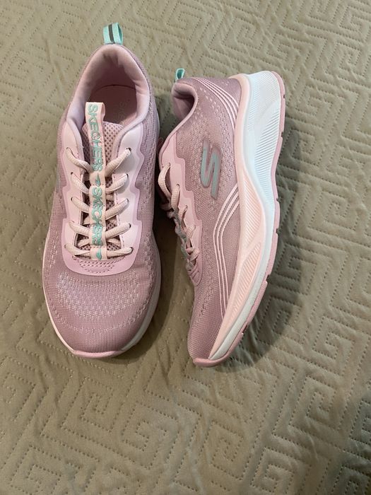 Продам кросівки skechers