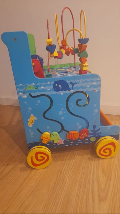 Carrinho de atividades e andador