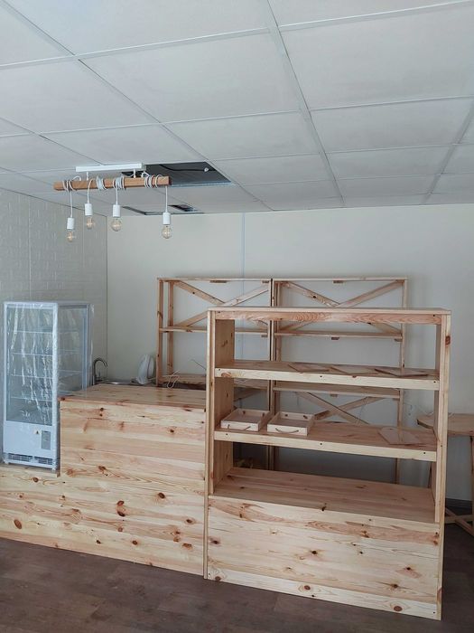 Меблі дерев'яні, столи, барна стійка,  витрина