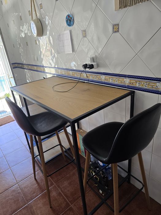 Bar de cozinha com 2 caldeiras almofadadas