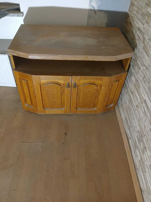 Sprzefam Dębową szafę i szafkę RTV