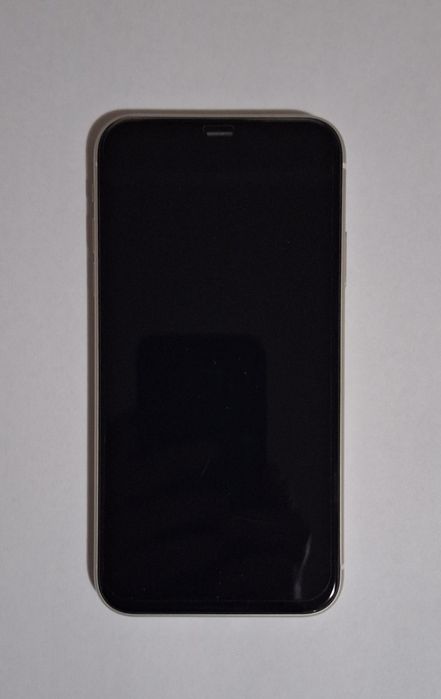 Телефон iPhone 11 64Гб