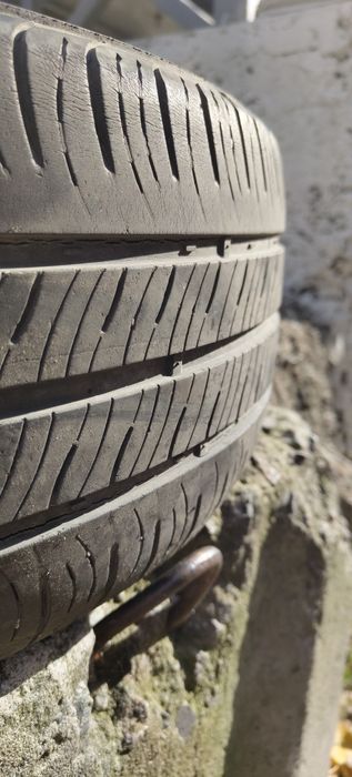 Продам всесезонну резину 2 штуки