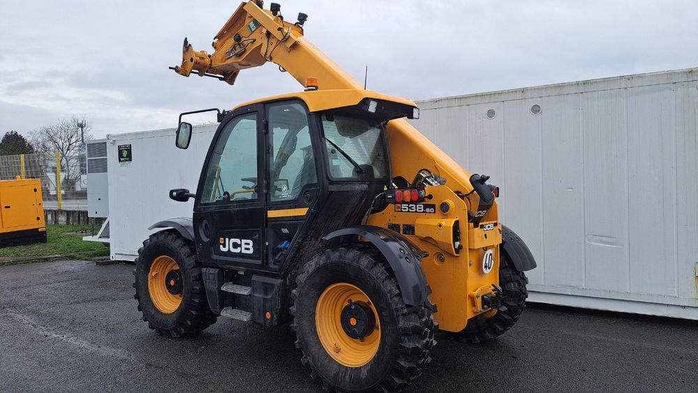 Wynajem ładowarek teleskopowych JCB
