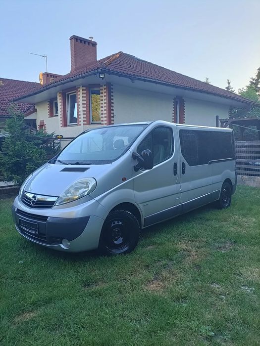 Opel Vivaro  OPEL VIVARO 2,5 CDTI-LONG-9-osobowy {Trafic Primastar}