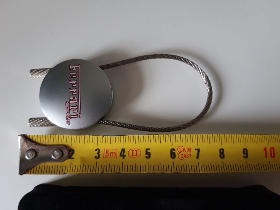 Брелок для ключей с тросиком