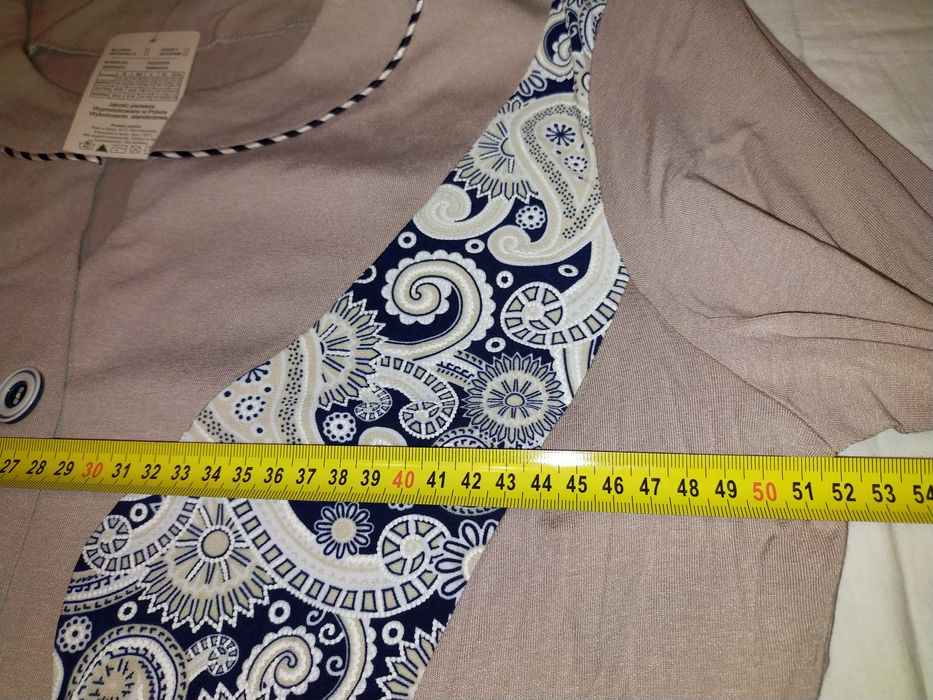 Bluzka beżowa ze wstawkami 50