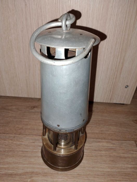 Lampa górnicza naftowa