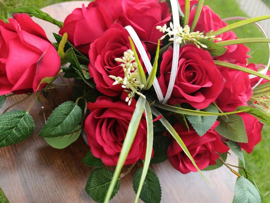 Stroik wiązanka róże premium sztuczne kwiaty bukiet na grób cmentarz