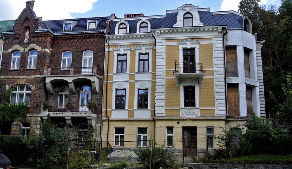 Продаж розкішної 3-кімнатної квартири в австрійському будинку біля парку | вул. Паркова, Львів.