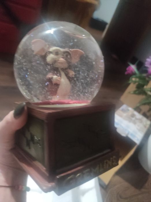 Gizmo snowglobe new