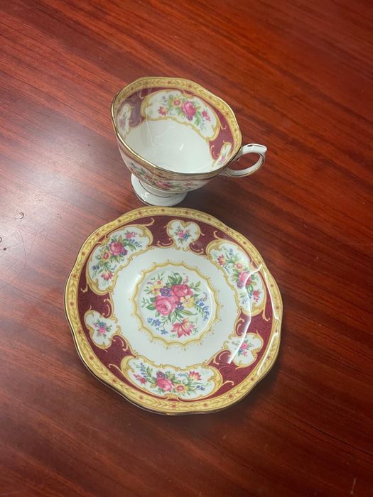 Chavena royal albert
