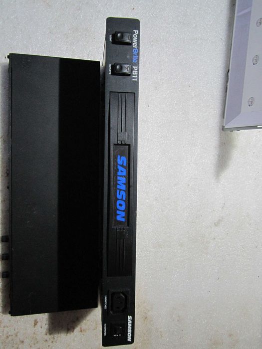 фільтр мережевого живлення на 10 приборів Samson PowerBrite PB11.