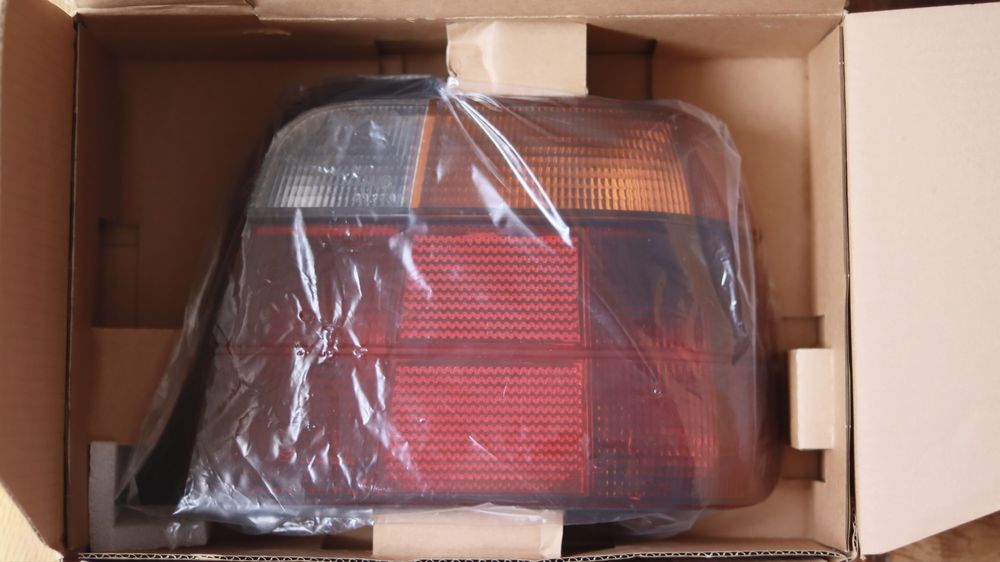 Farolim Traseiro Direito BMW 3 Compact E36 – Original