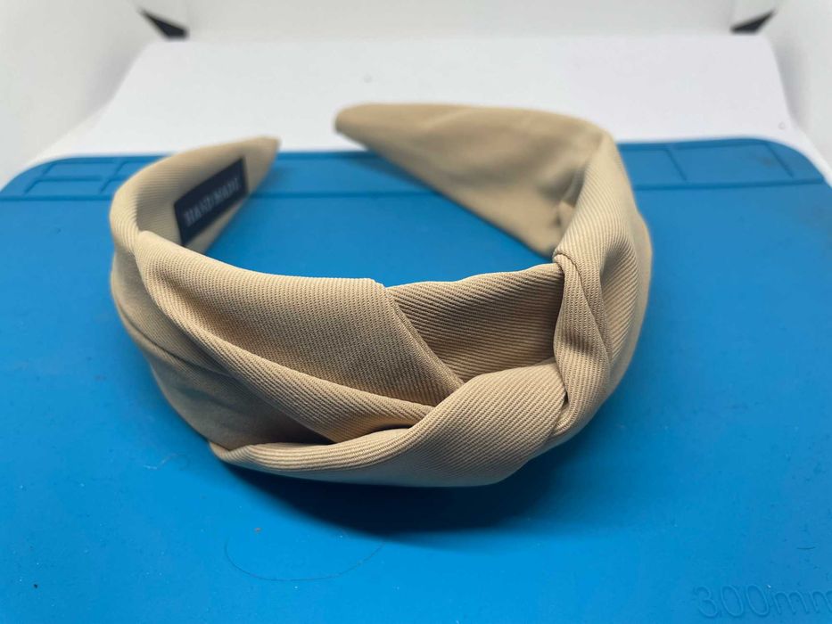 Beżowa opaska • elegancka