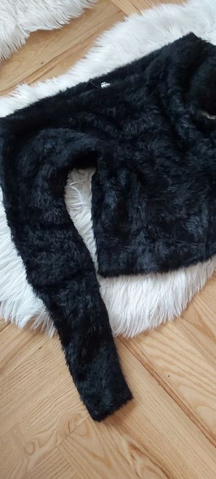 Sweter krótki h&M DIVIDED puchaty gruby mięsisty futro puszek ramiona