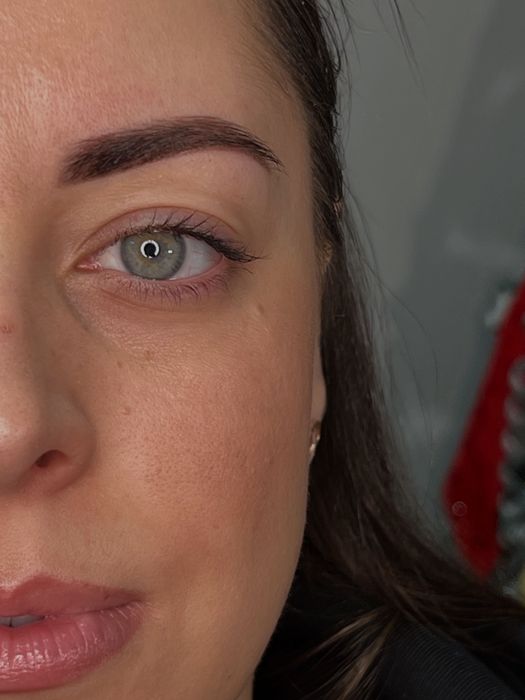 Наращивание ресниц, оформление бровей