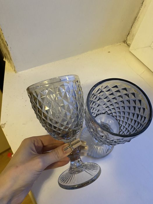 Бокали для шампанського, вина, води. З обємним дизайном. Чорні, темні