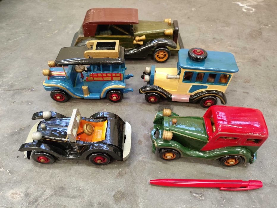 Carrinhos brinquedos antigos madeira