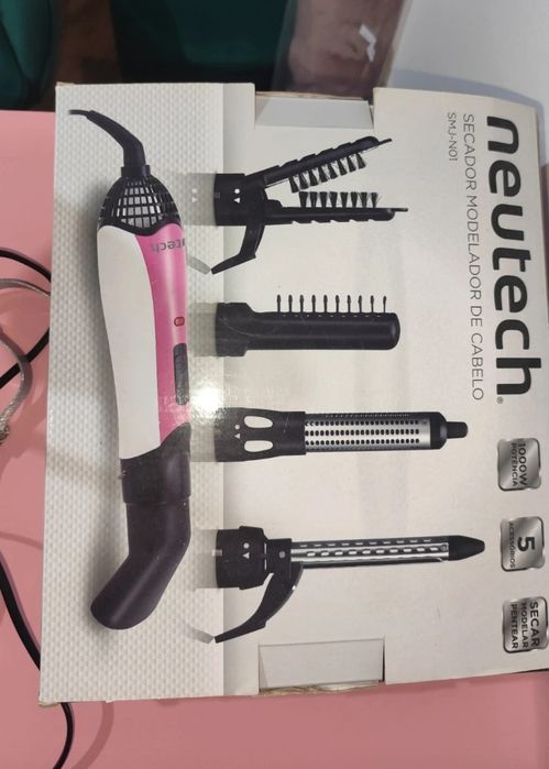 Secador e Modelador de cabelo NEWTECH
Usado no máximo 2 vezes. 
É muito bom e seca bem