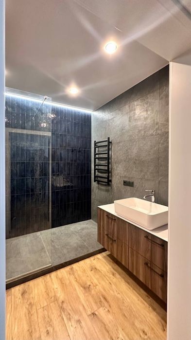 Продаж сучасного нового будинку з ремонтом. Працюємо по програмах.