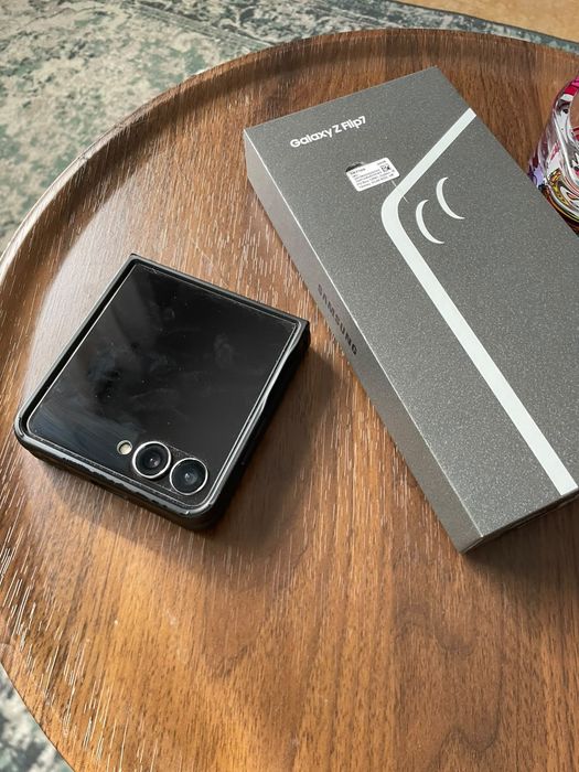 Samsung z flip7  dobrável