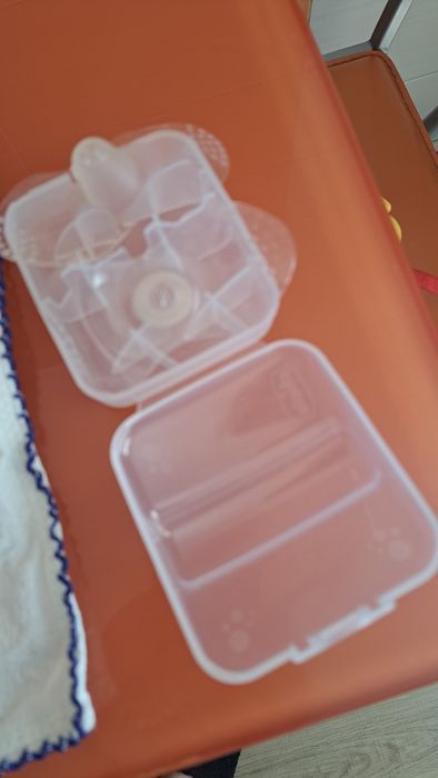 Extrador de leite e aquecedor de biberões