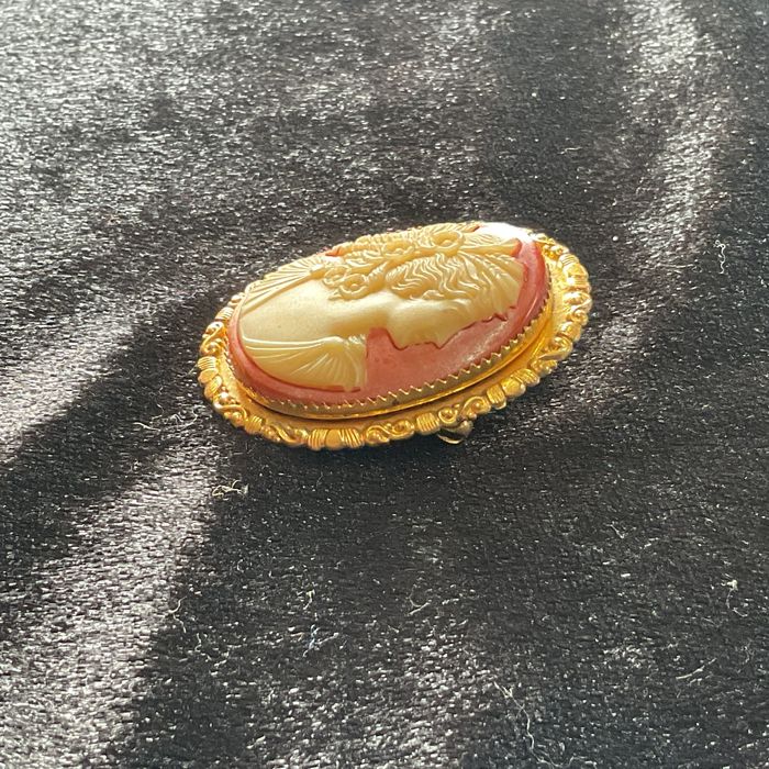 Broche peça vintage 4 cm