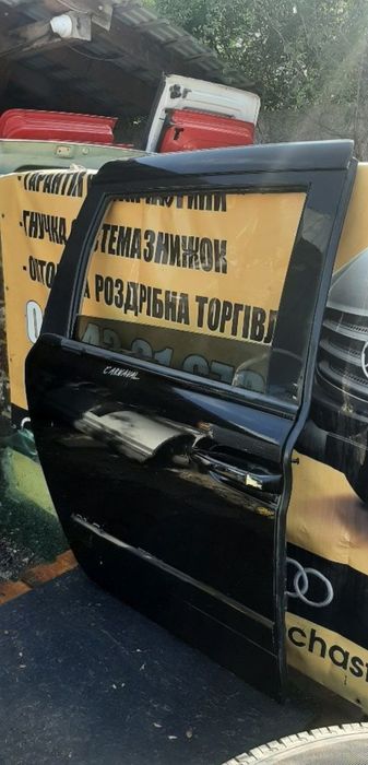Дверка двері дверь задня права Kia Carnival 2