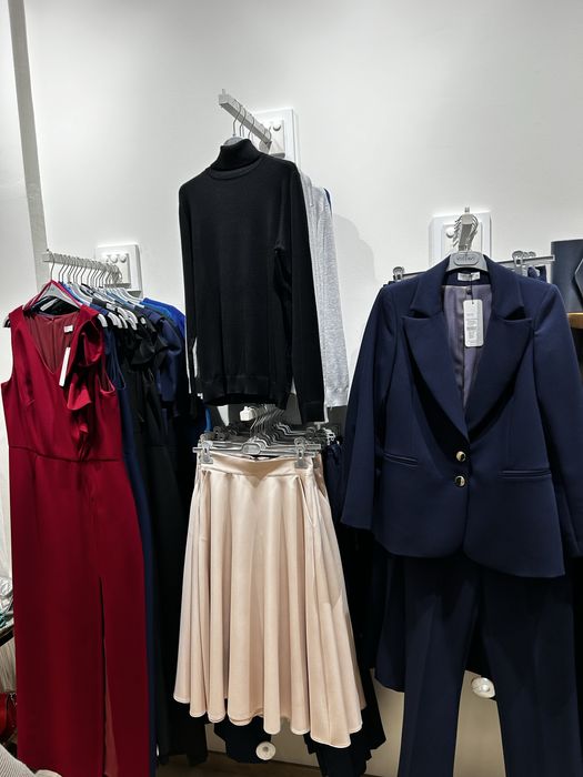 wieszak do garderoby, wieszak do sklepu, wieszak odzieżowy