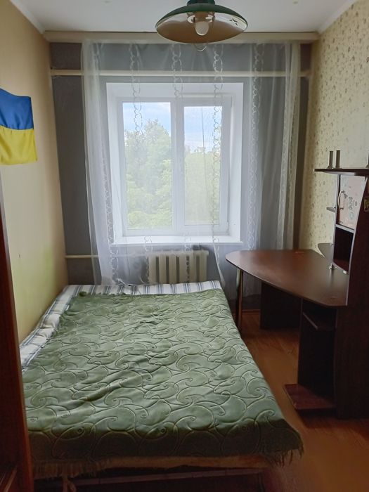 Красний міст. Мебля , пральна машинка та холодильник.