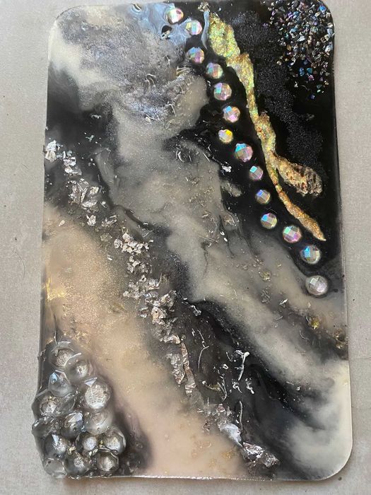 Arte resina abstrata em preto, prata e branco com folha de ouro por NC